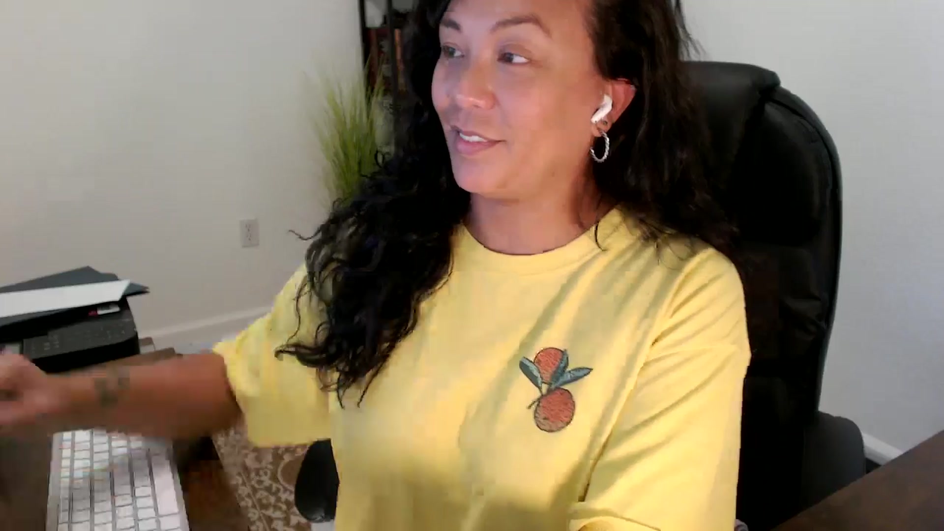 Gallery image thumbnail from MickaylaStar's myfreecams stream on, 09/08/2025, 18:12 image 17 of 20