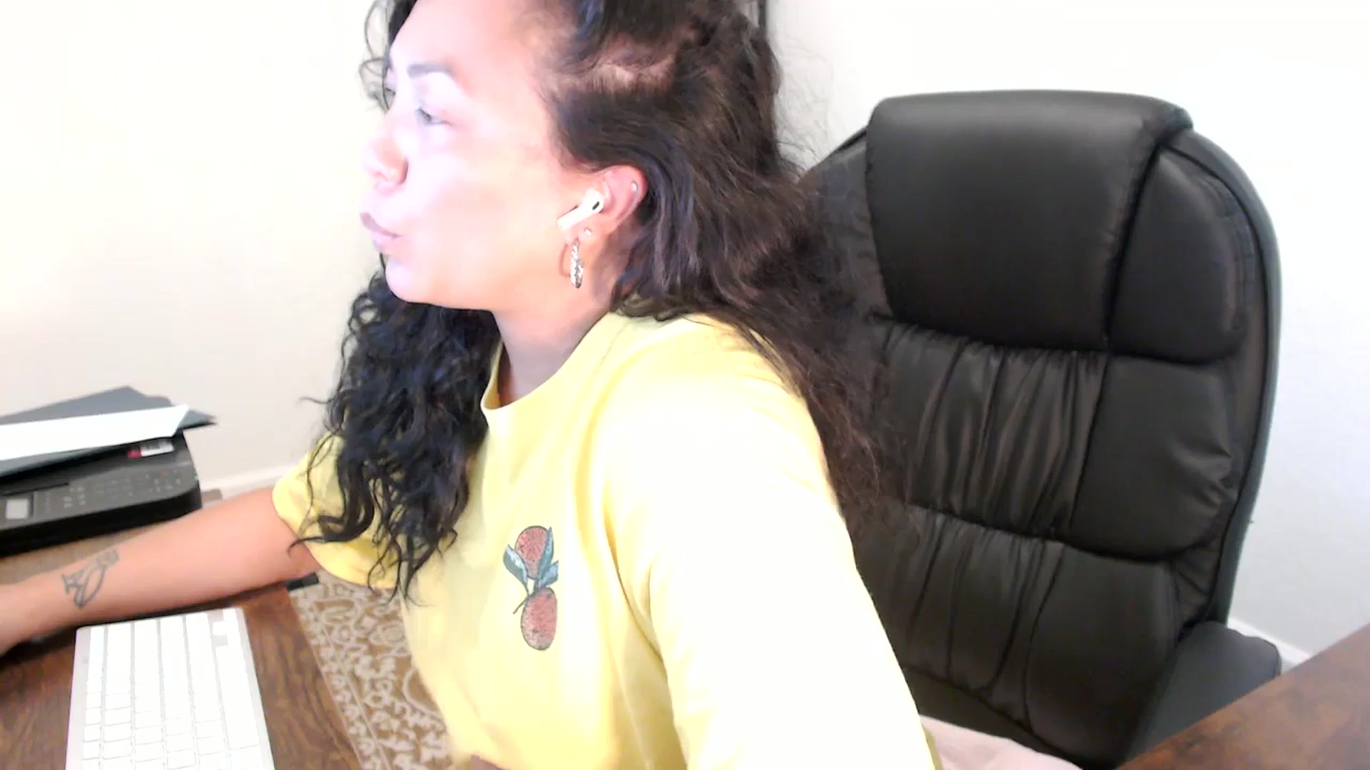 Gallery image thumbnail from MickaylaStar's myfreecams stream on, 09/08/2025, 18:29 image 4 of 20