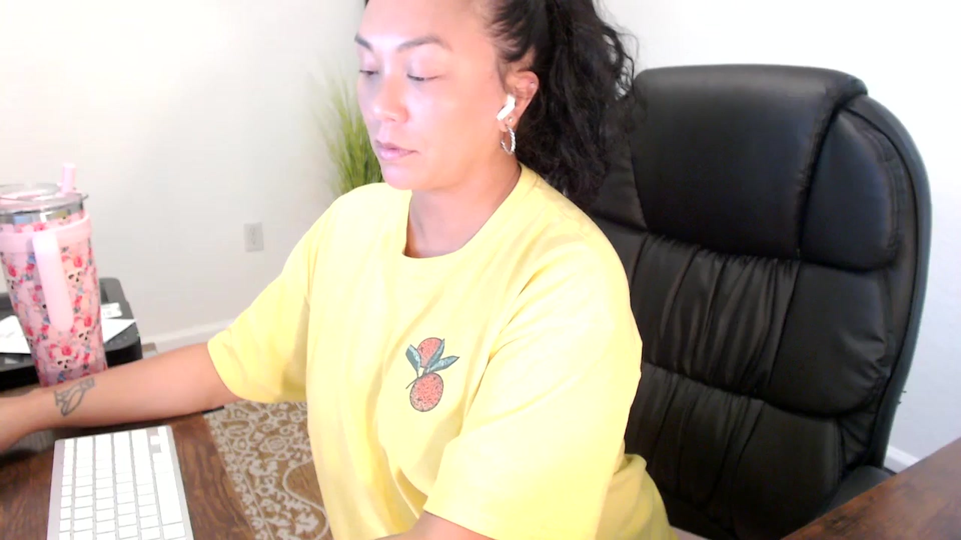 Gallery image thumbnail from MickaylaStar's myfreecams stream on, 09/08/2025, 19:05 image 20 of 20