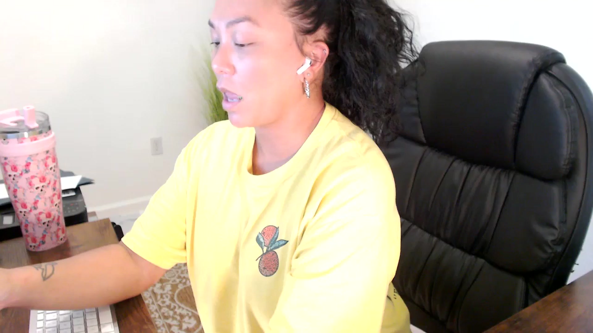 Gallery image thumbnail from MickaylaStar's myfreecams stream on, 09/08/2025, 19:05 image 5 of 20