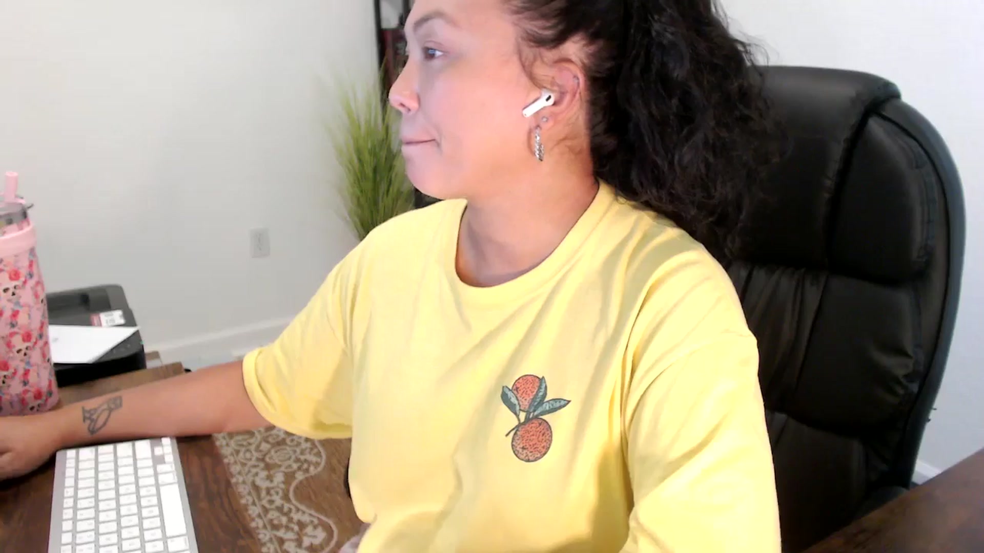 Gallery image thumbnail from MickaylaStar's myfreecams stream on, 09/08/2025, 19:05 image 14 of 20