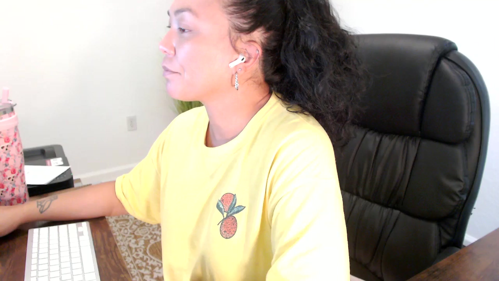 Gallery image thumbnail from MickaylaStar's myfreecams stream on, 09/08/2025, 19:05 image 13 of 20