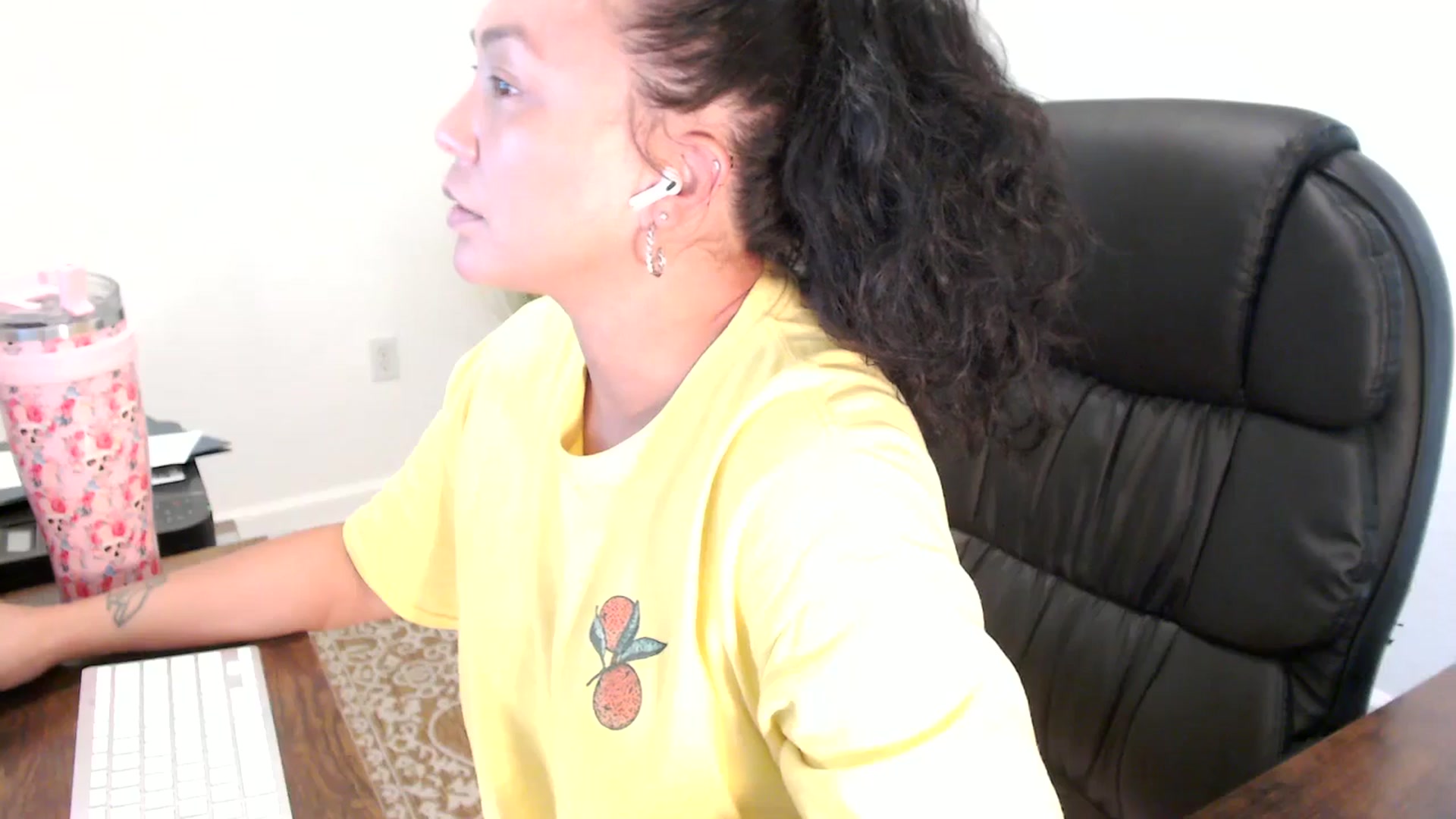 Gallery image thumbnail from MickaylaStar's myfreecams stream on, 09/08/2025, 19:05 image 4 of 20