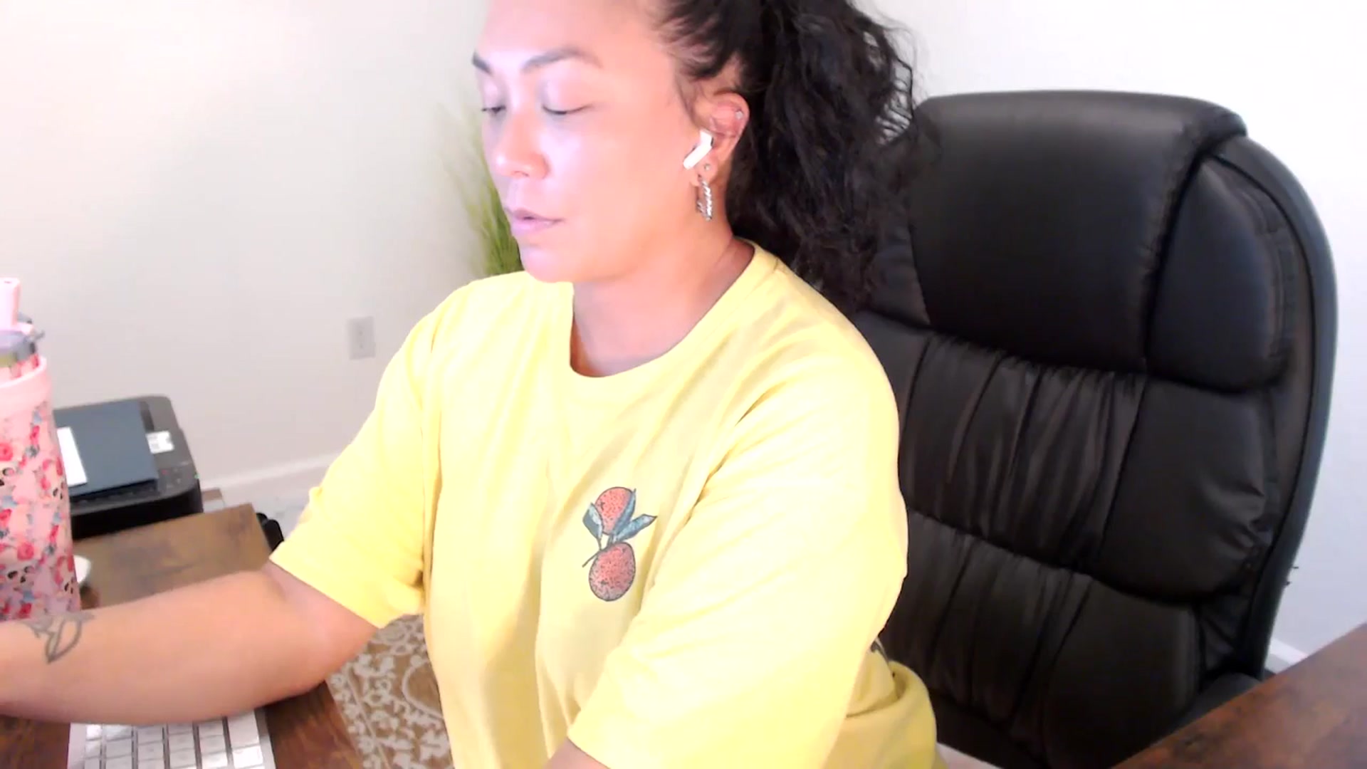 Gallery image thumbnail from MickaylaStar's myfreecams stream on, 09/08/2025, 19:05 image 10 of 20