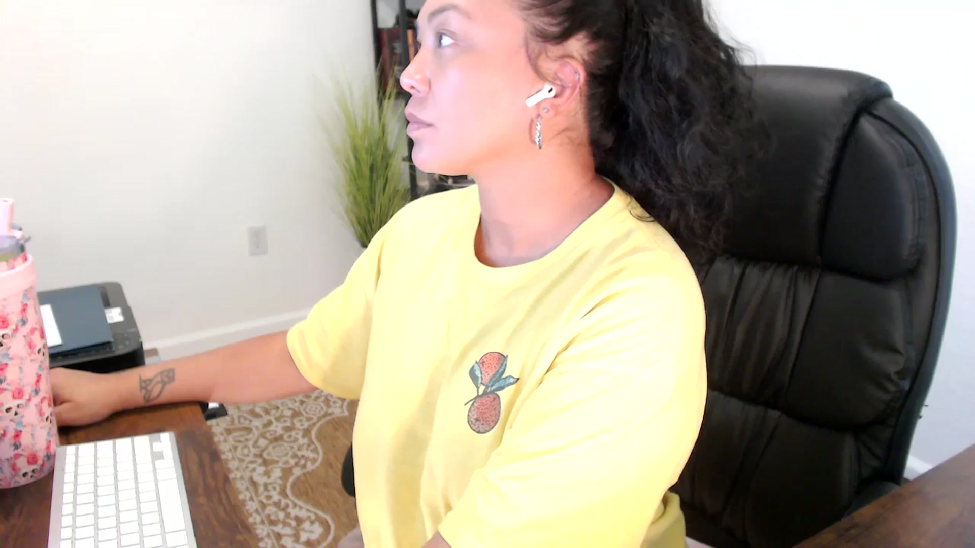 Gallery image thumbnail from MickaylaStar's myfreecams stream on, 09/08/2025, 19:05 image 11 of 20