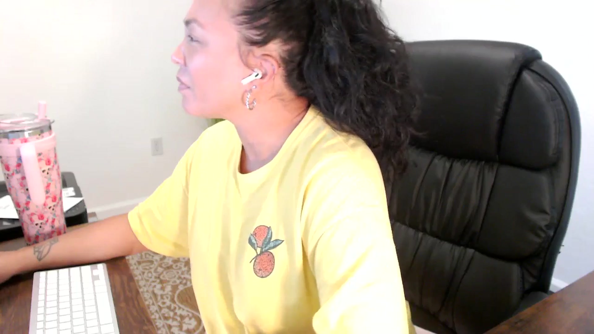 Gallery image thumbnail from MickaylaStar's myfreecams stream on, 09/08/2025, 19:05 image 18 of 20
