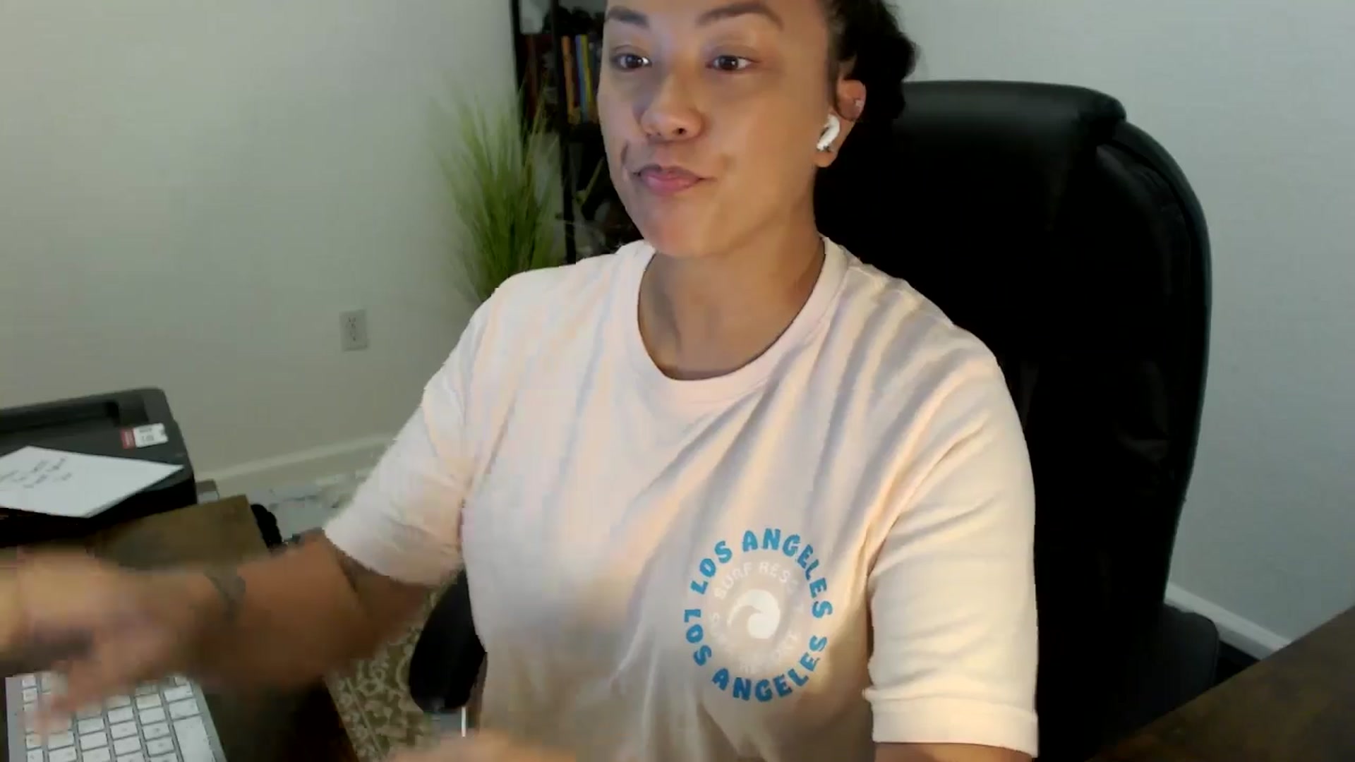 Gallery image thumbnail from MickaylaStar's myfreecams stream on, 09/09/2025, 15:08 image 15 of 20