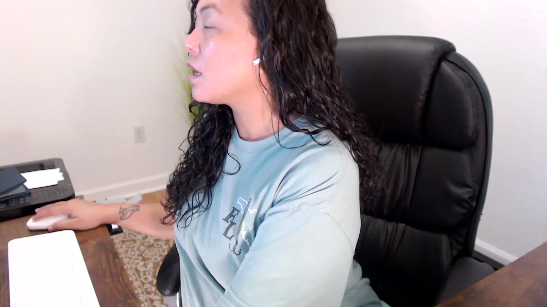 Gallery image thumbnail from MickaylaStar's myfreecams stream on, 09/10/2025, 15:35 image 8 of 20