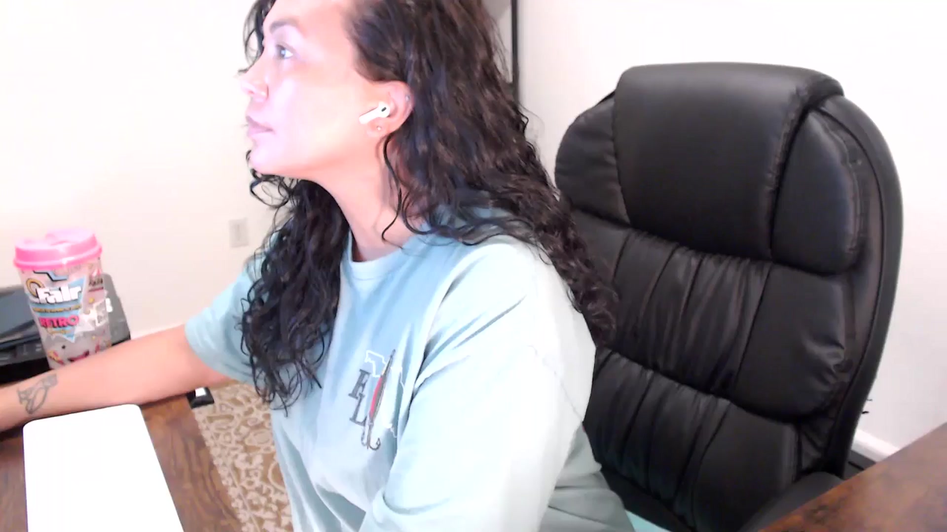 Gallery image thumbnail from MickaylaStar's myfreecams stream on, 09/10/2025, 17:58 image 14 of 20
