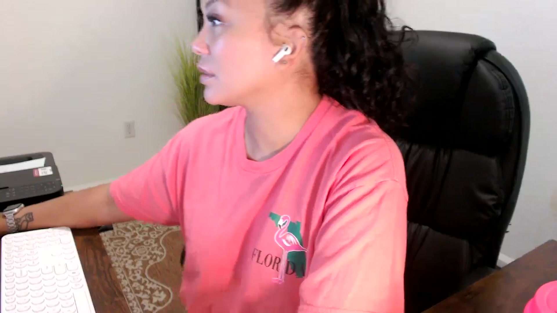 Gallery image thumbnail from MickaylaStar's myfreecams stream on, 09/11/2025, 14:30 image 6 of 20