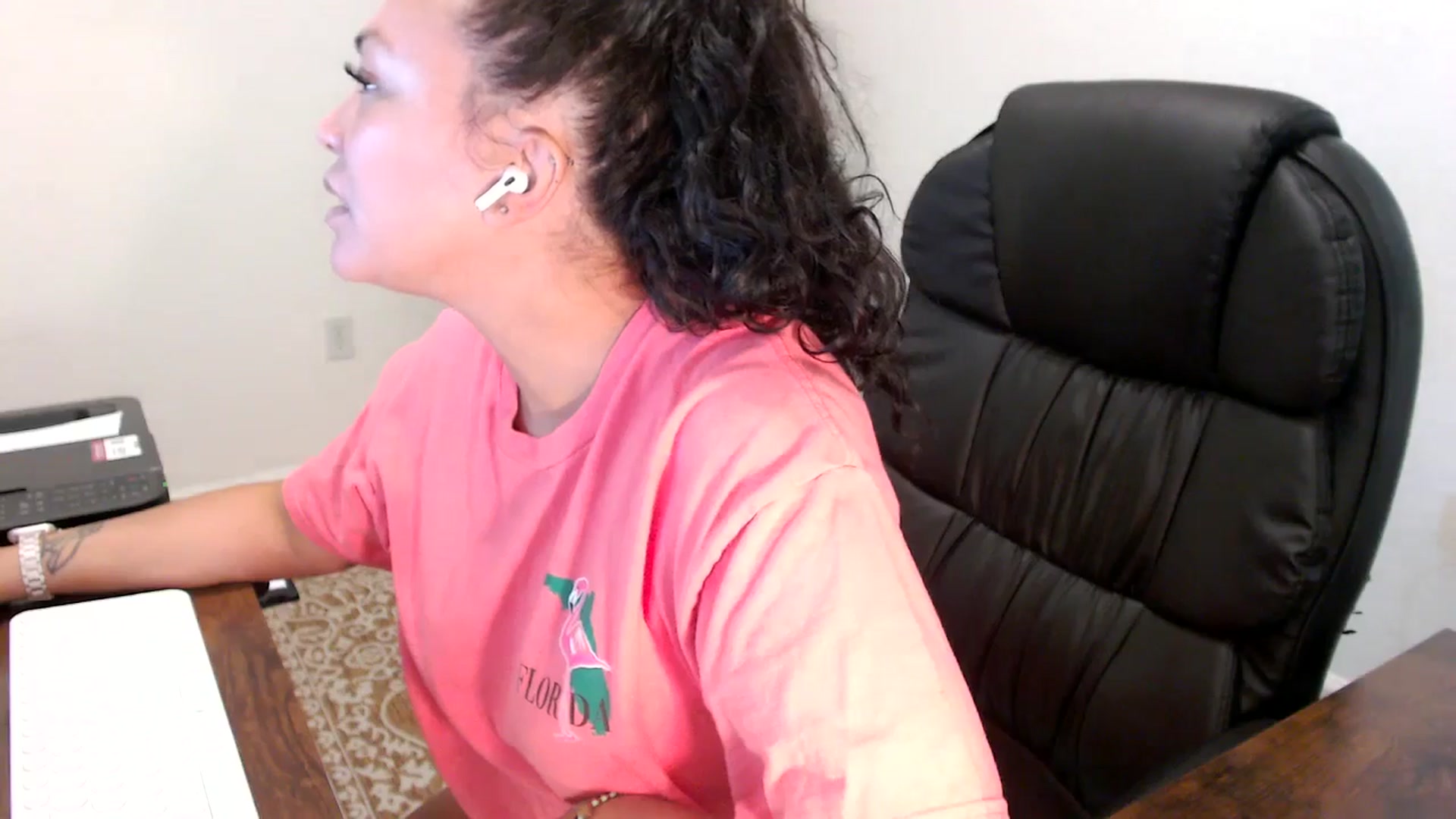 Gallery image thumbnail from MickaylaStar's myfreecams stream on, 09/11/2025, 17:06 image 15 of 20