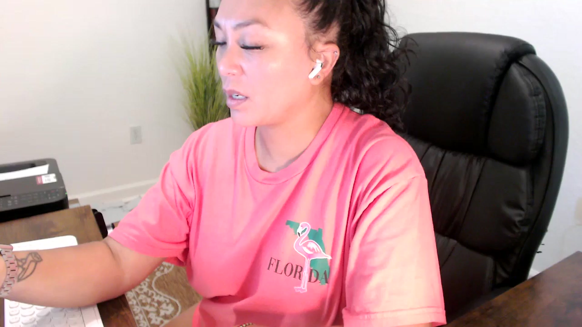 Gallery image thumbnail from MickaylaStar's myfreecams stream on, 09/11/2025, 17:06 image 17 of 20