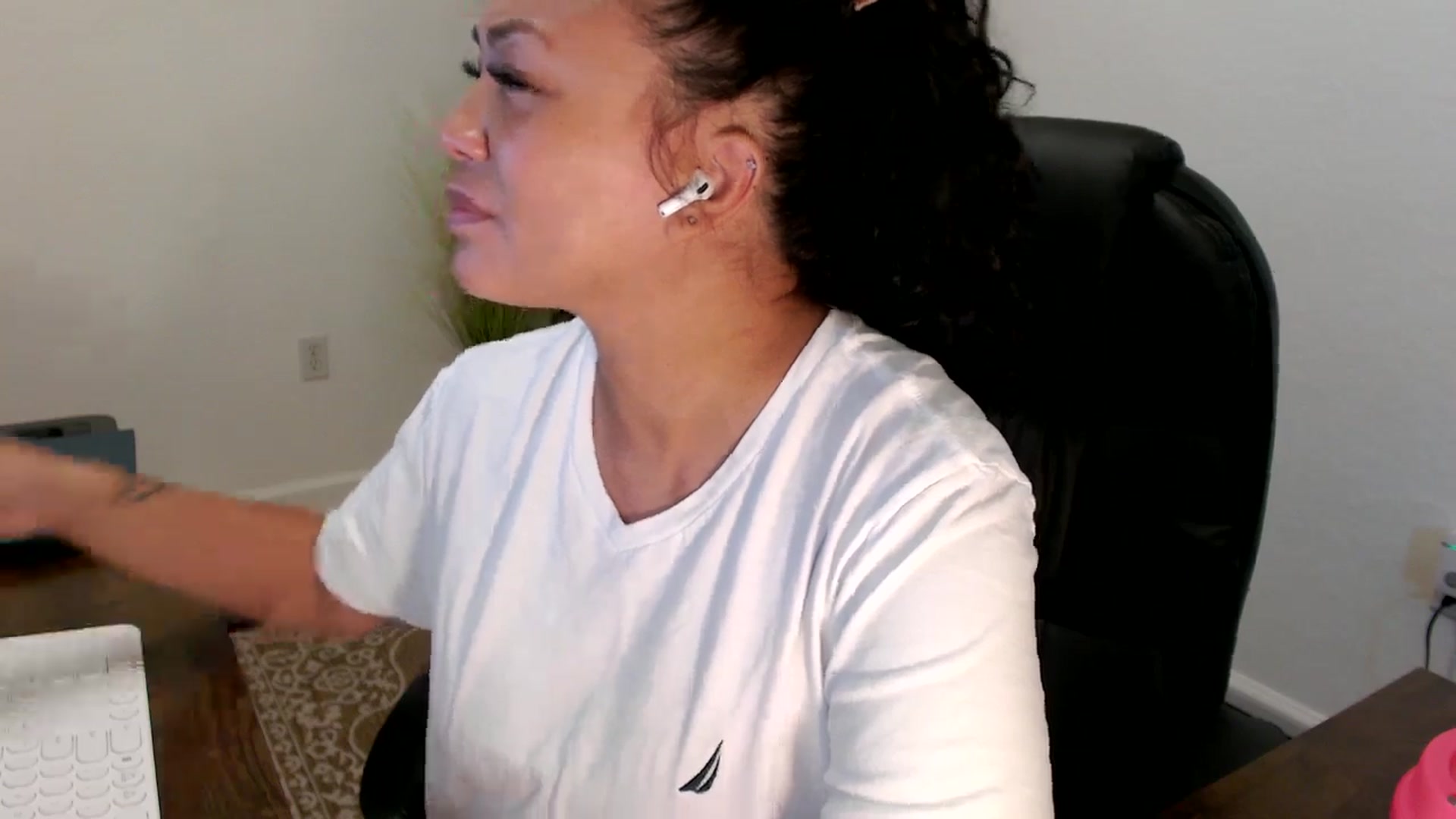 Gallery image thumbnail from MickaylaStar's myfreecams stream on, 09/12/2025, 15:16 image 5 of 20