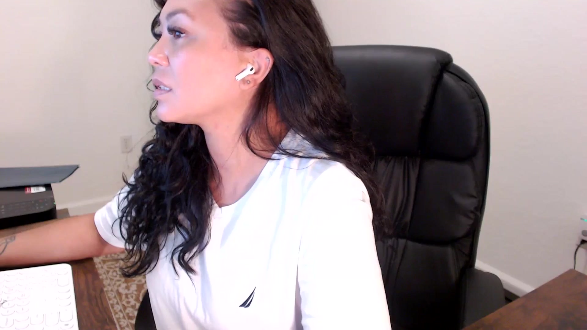 Gallery image thumbnail from MickaylaStar's myfreecams stream on, 09/12/2025, 19:25 image 5 of 20