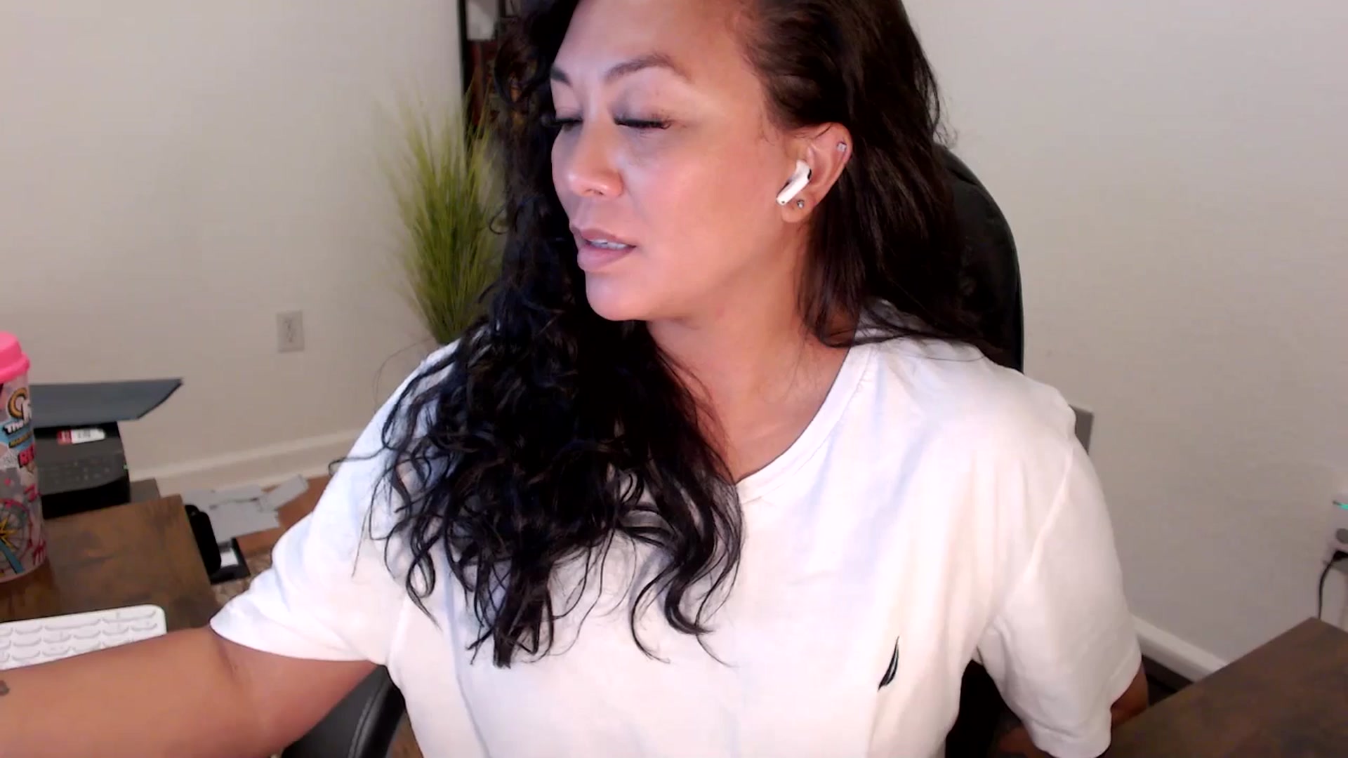 Gallery image thumbnail from MickaylaStar's myfreecams stream on, 09/12/2025, 19:25 image 2 of 20