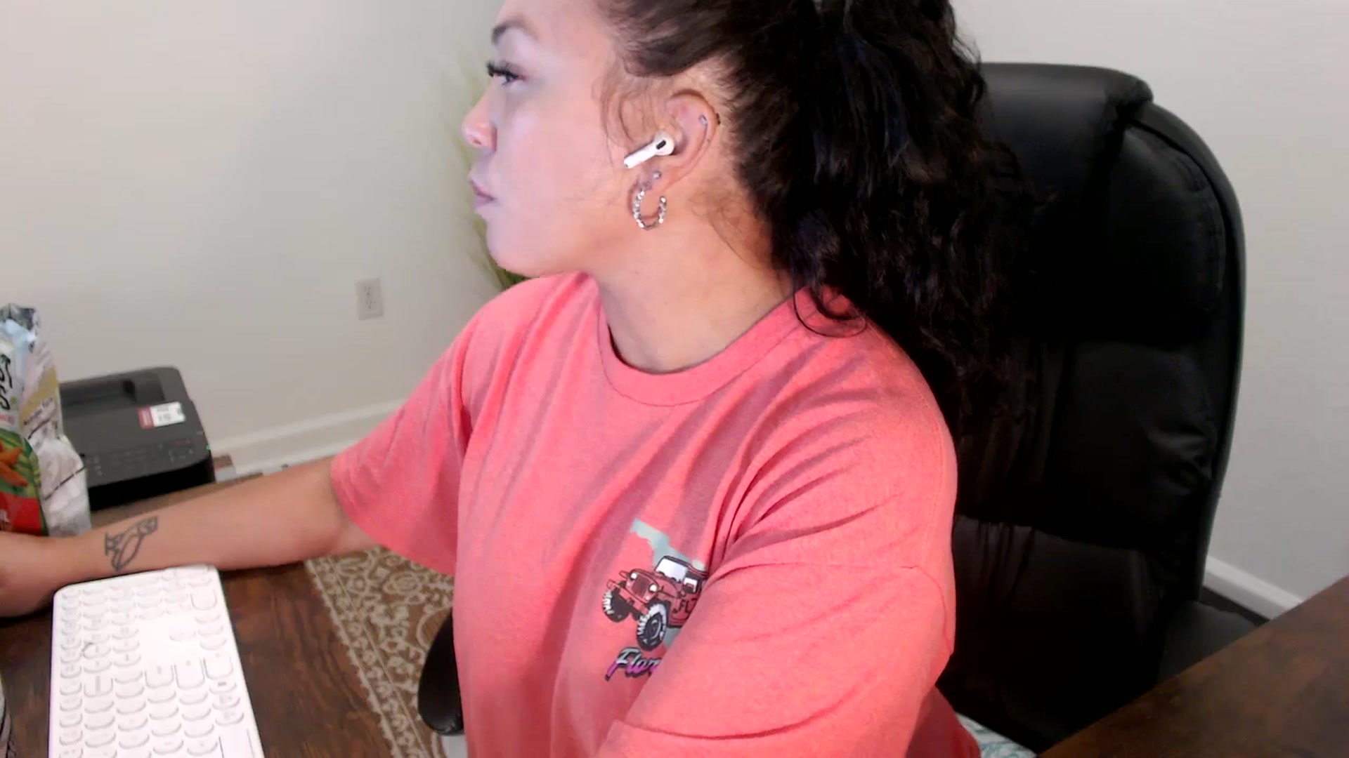 Gallery image thumbnail from MickaylaStar's myfreecams stream on, 09/15/2025, 15:50 image 16 of 20