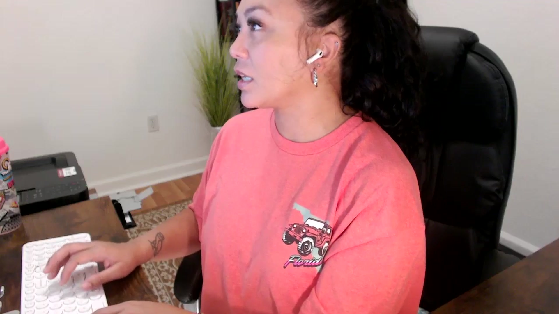 Gallery image thumbnail from MickaylaStar's myfreecams stream on, 09/15/2025, 15:50 image 7 of 20