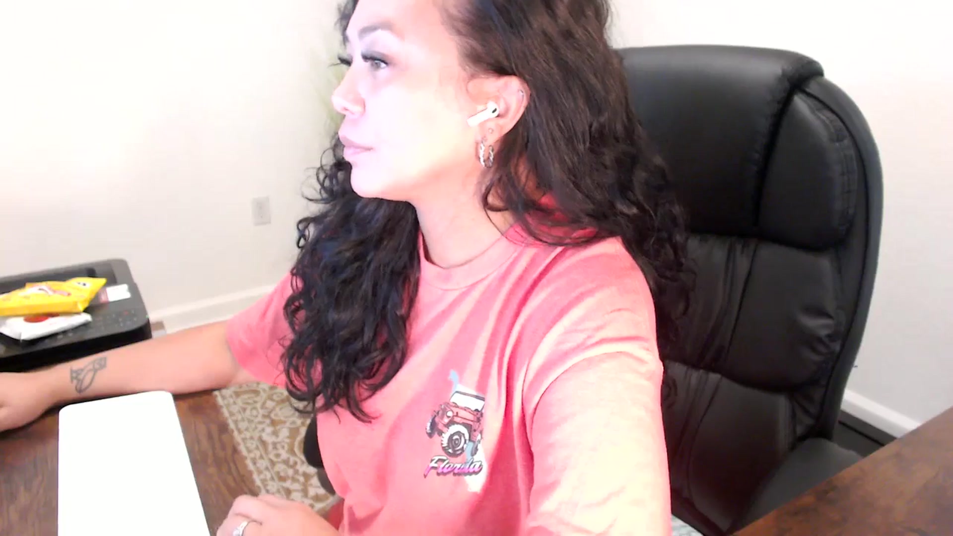 Gallery image thumbnail from MickaylaStar's myfreecams stream on, 09/15/2025, 16:26 image 10 of 20