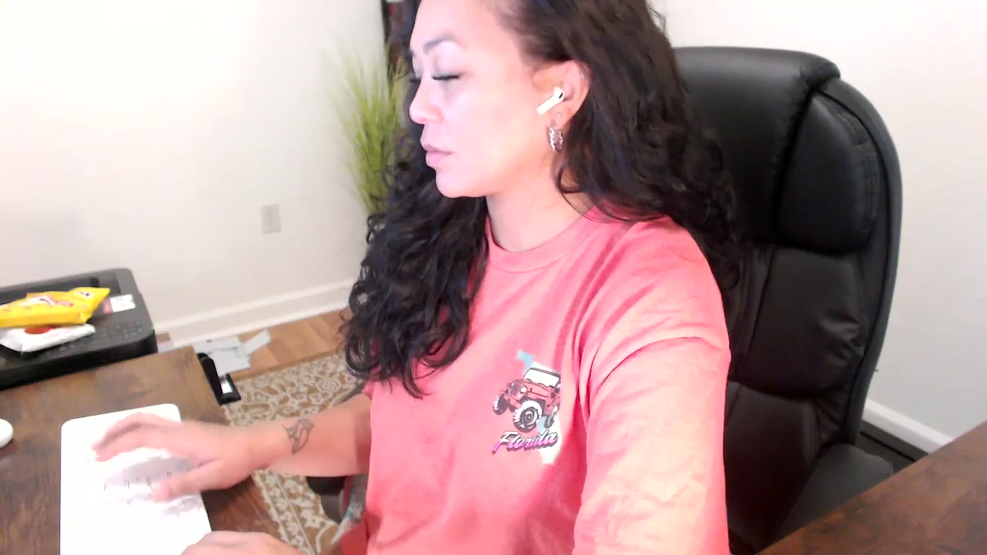 Gallery image thumbnail from MickaylaStar's myfreecams stream on, 09/15/2025, 16:26 image 7 of 20