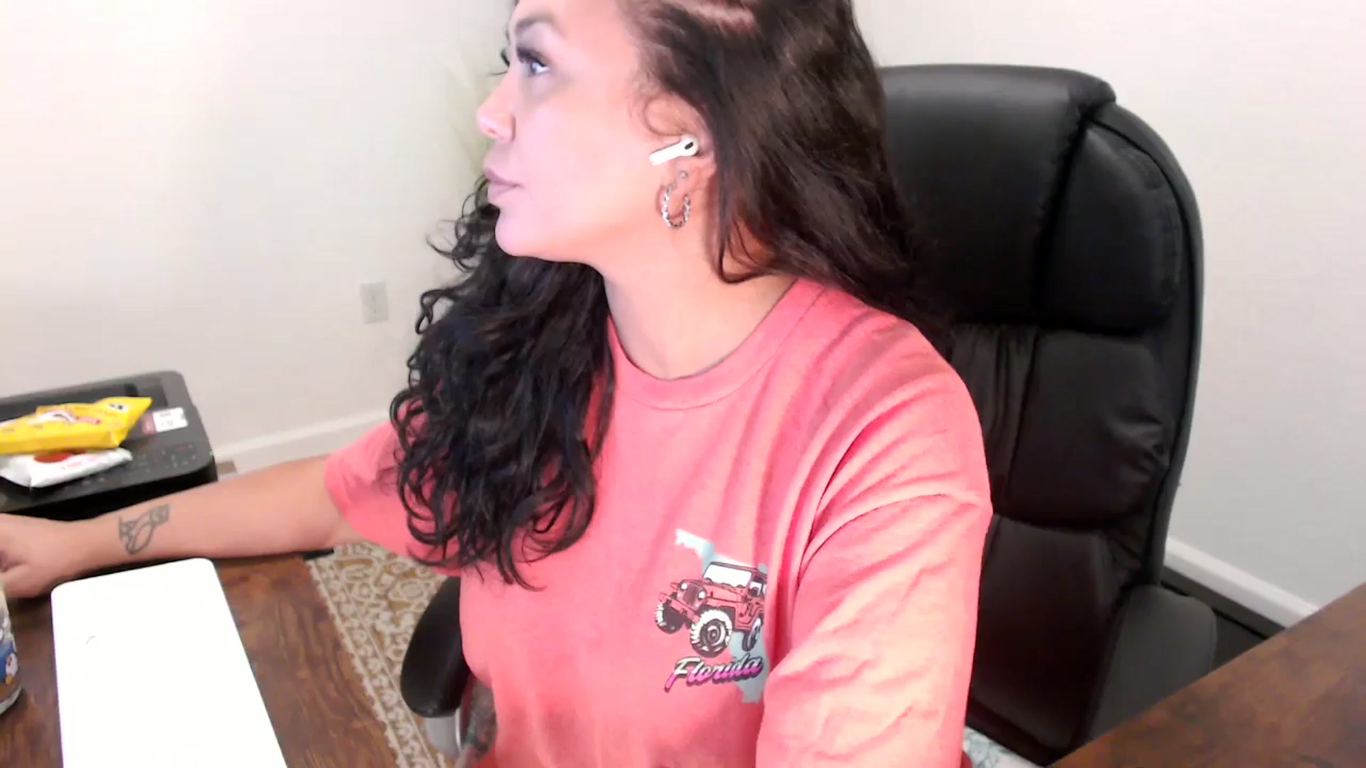 Gallery image thumbnail from MickaylaStar's myfreecams stream on, 09/15/2025, 16:26 image 1 of 20