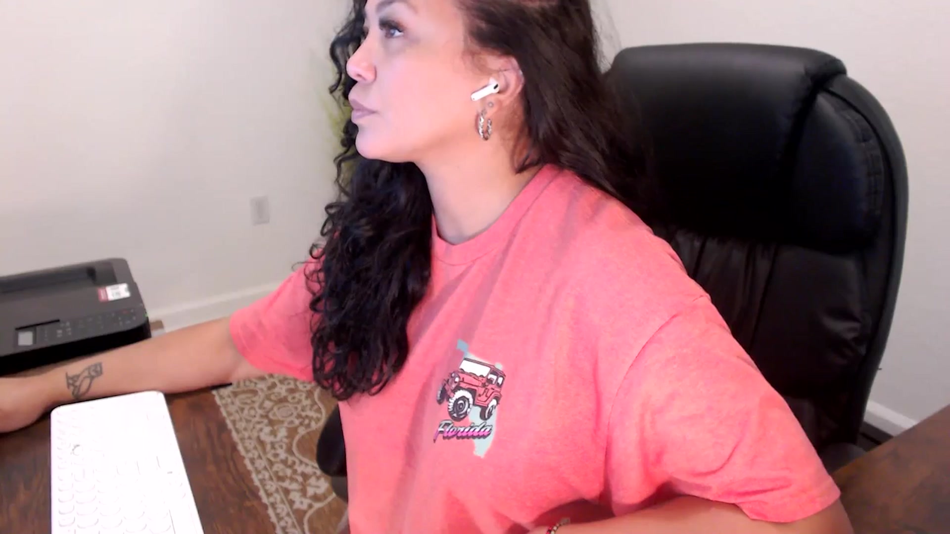 Gallery image thumbnail from MickaylaStar's myfreecams stream on, 09/15/2025, 17:46 image 6 of 20