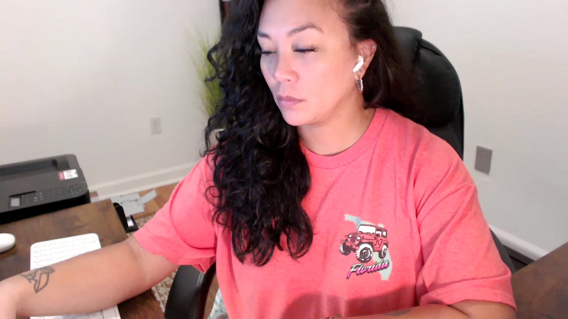 Gallery image thumbnail from MickaylaStar's myfreecams stream on, 09/15/2025, 17:46 image 15 of 20