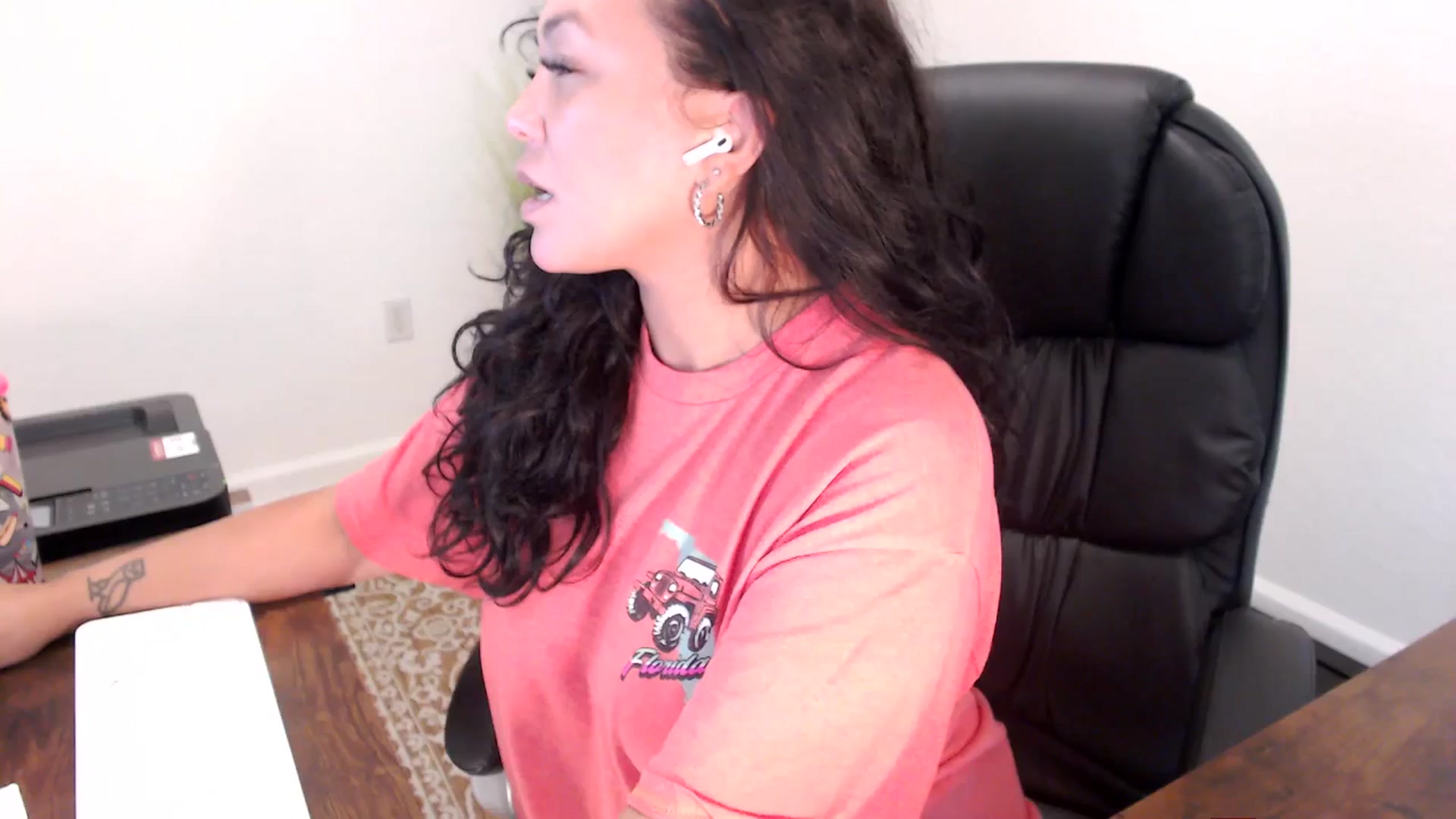 Gallery image thumbnail from MickaylaStar's myfreecams stream on, 09/15/2025, 19:06 image 3 of 20