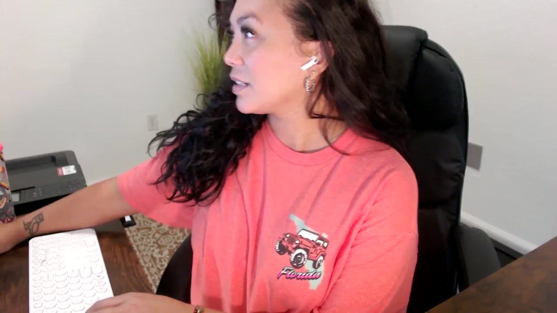 Gallery image thumbnail from MickaylaStar's myfreecams stream on, 09/15/2025, 19:06 image 11 of 20