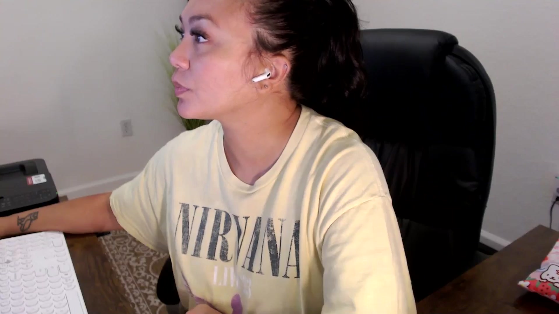 Gallery image thumbnail from MickaylaStar's myfreecams stream on, 09/16/2025, 14:37 image 16 of 20