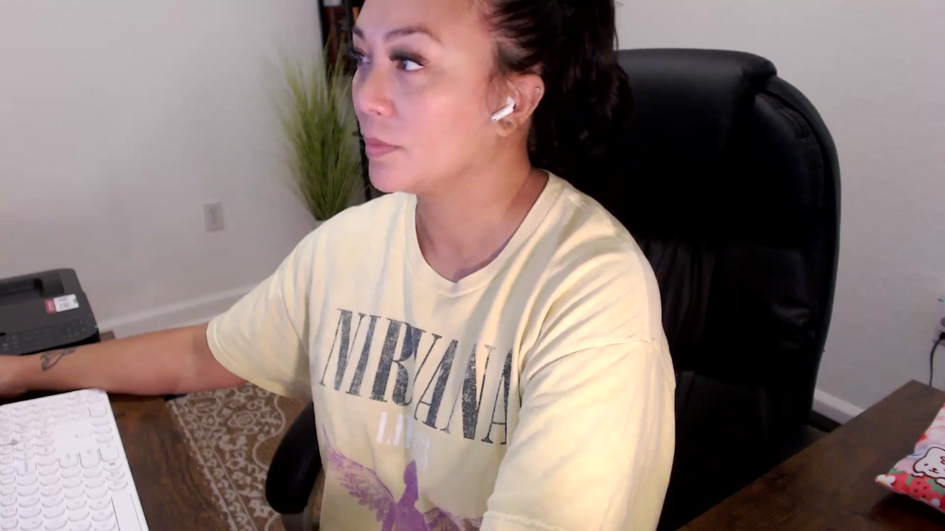 Gallery image thumbnail from MickaylaStar's myfreecams stream on, 09/16/2025, 14:37 image 14 of 20
