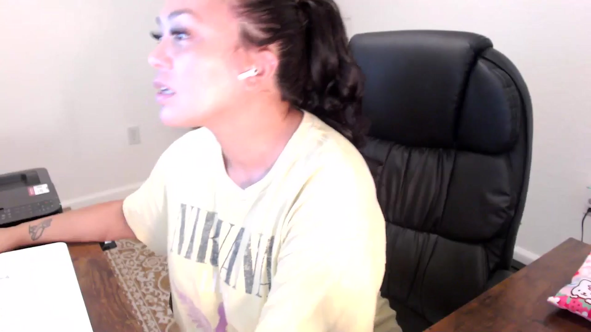 Gallery image thumbnail from MickaylaStar's myfreecams stream on, 09/16/2025, 14:37 image 5 of 20