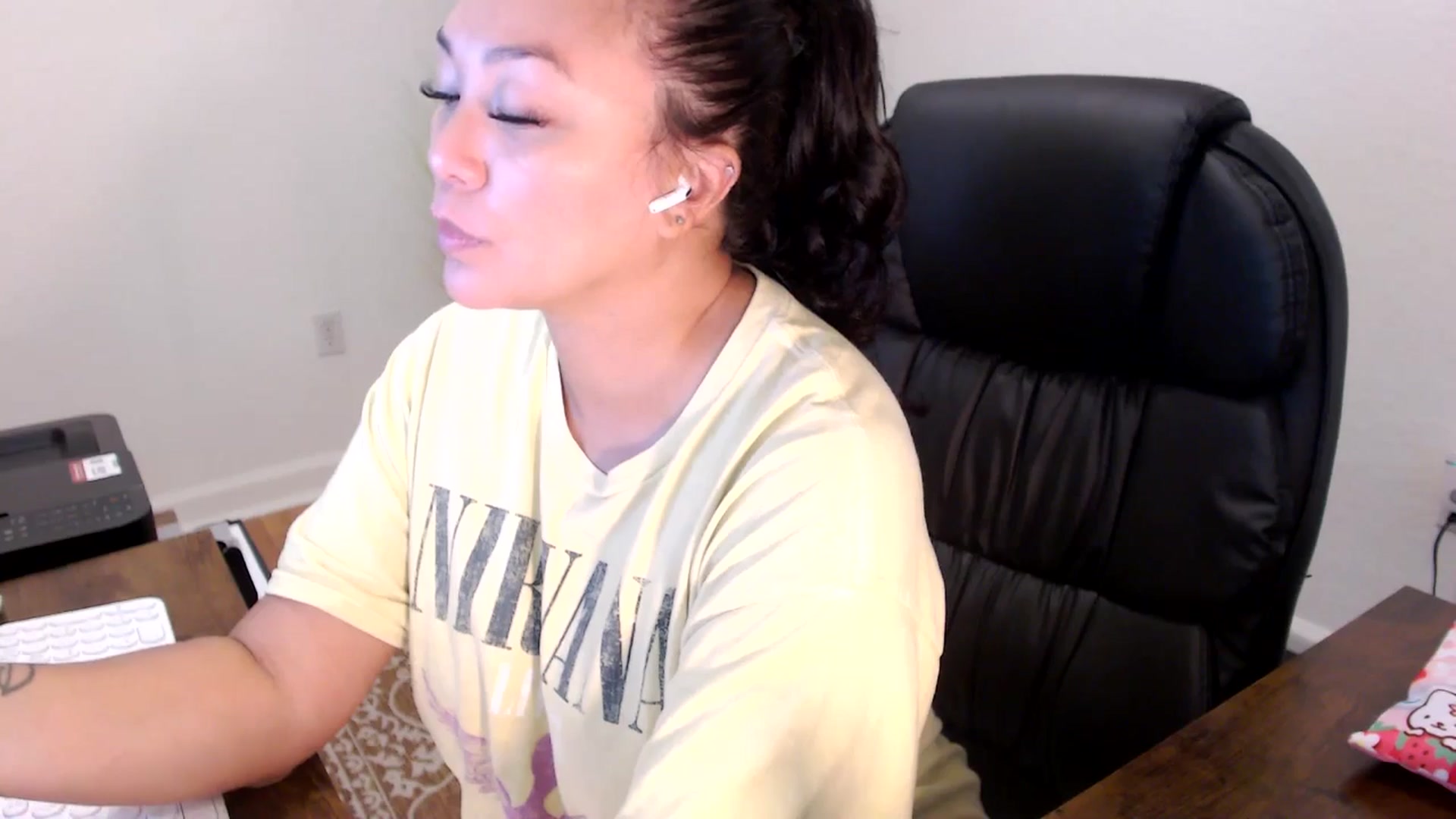 Gallery image thumbnail from MickaylaStar's myfreecams stream on, 09/16/2025, 14:37 image 2 of 20