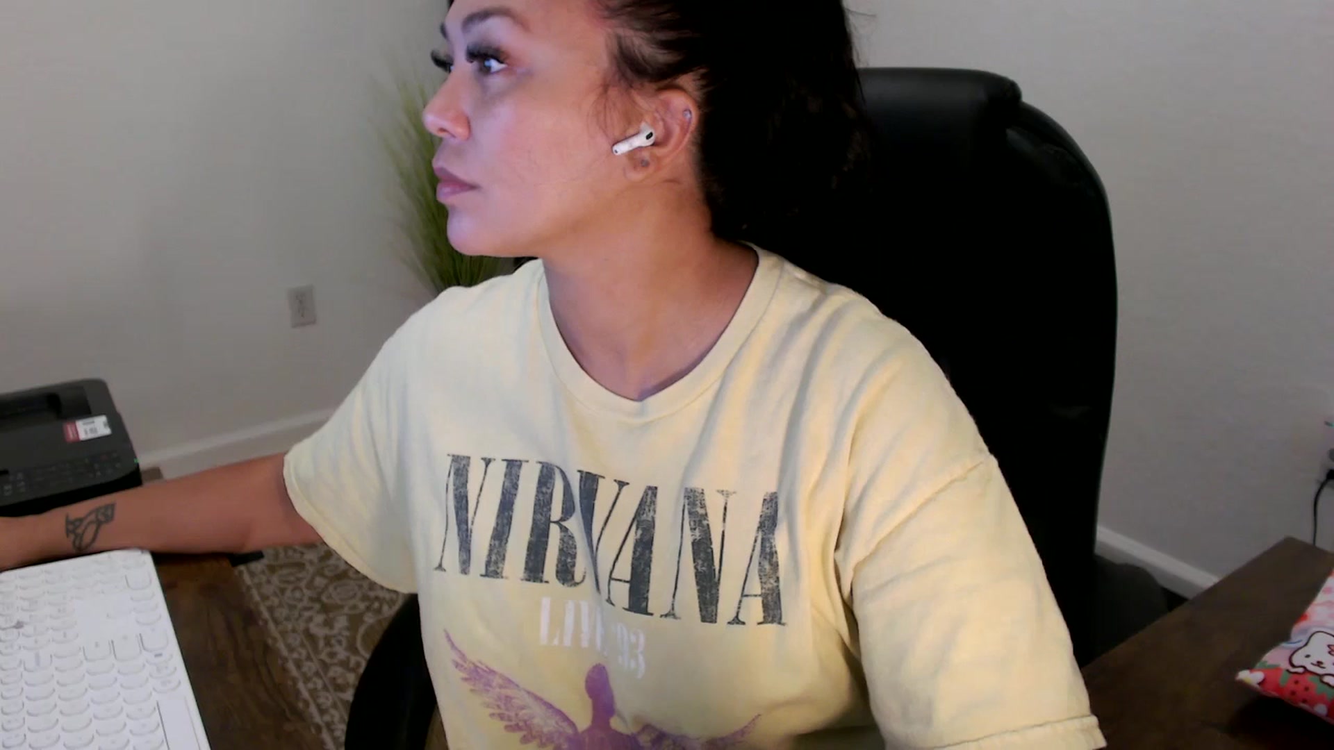Gallery image thumbnail from MickaylaStar's myfreecams stream on, 09/16/2025, 14:37 image 8 of 20