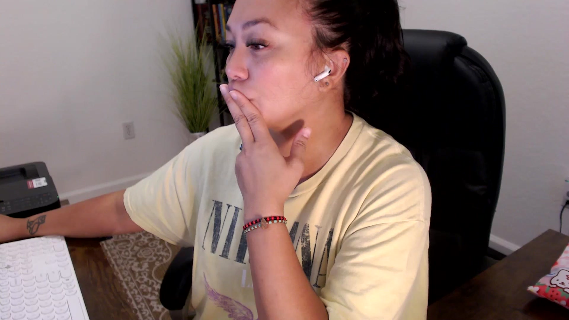 Gallery image thumbnail from MickaylaStar's myfreecams stream on, 09/16/2025, 14:37 image 17 of 20