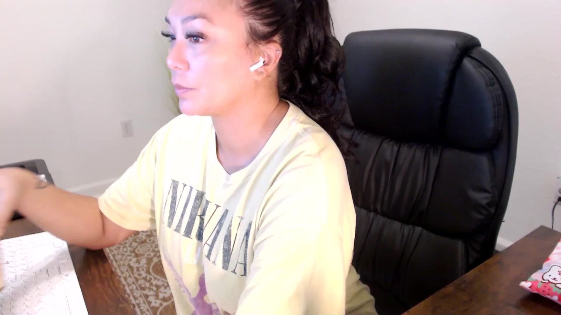 Gallery image thumbnail from MickaylaStar's myfreecams stream on, 09/16/2025, 14:37 image 3 of 20