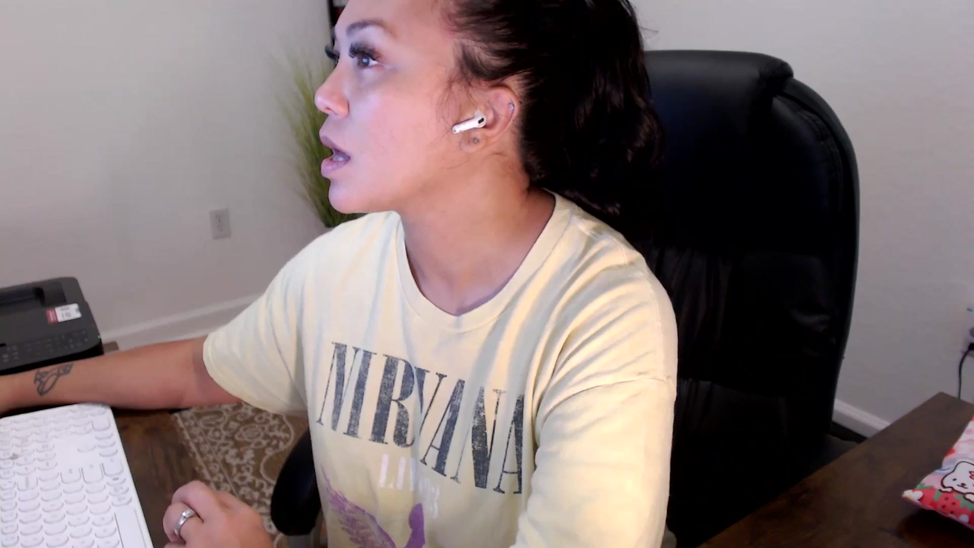 Gallery image thumbnail from MickaylaStar's myfreecams stream on, 09/16/2025, 14:37 image 11 of 20