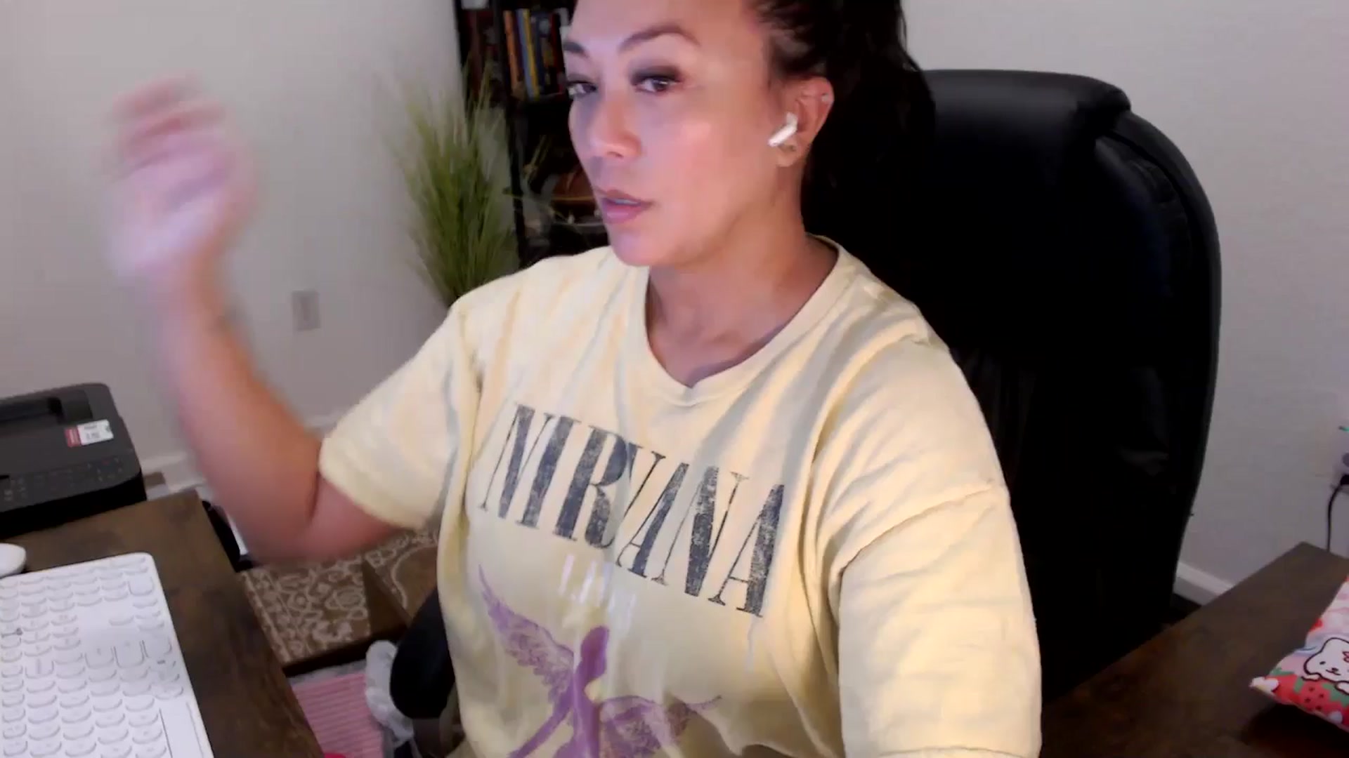 Gallery image thumbnail from MickaylaStar's myfreecams stream on, 09/16/2025, 14:37 image 1 of 20