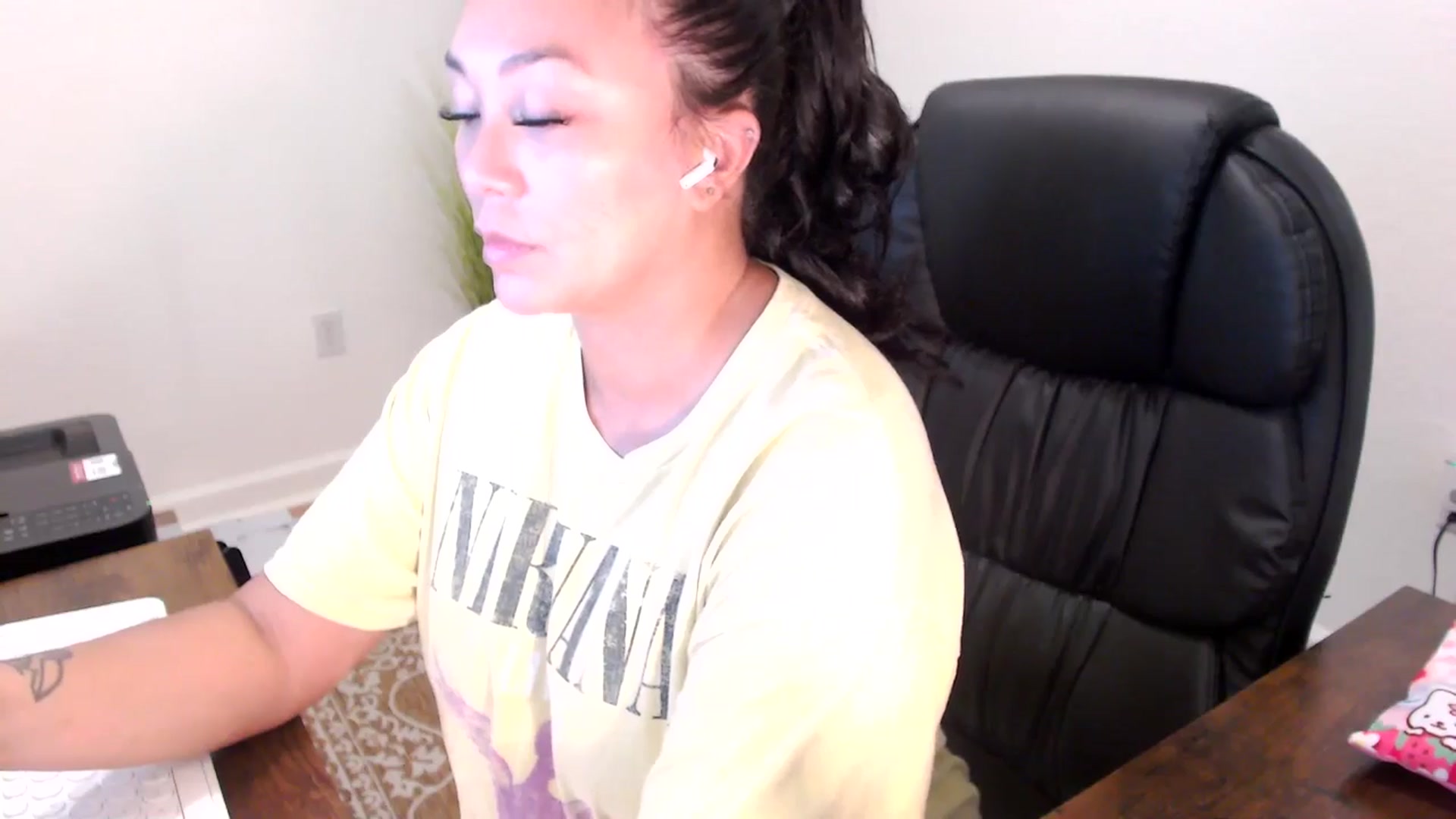 Gallery image thumbnail from MickaylaStar's myfreecams stream on, 09/16/2025, 14:37 image 4 of 20