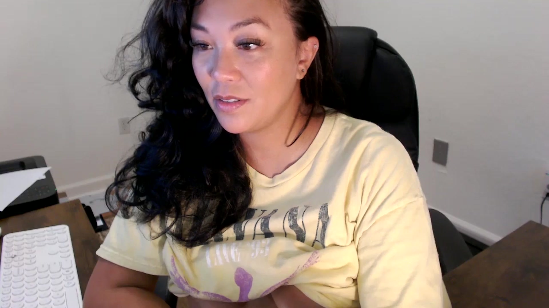 Gallery image thumbnail from MickaylaStar's myfreecams stream on, 09/16/2025, 16:03 image 5 of 20