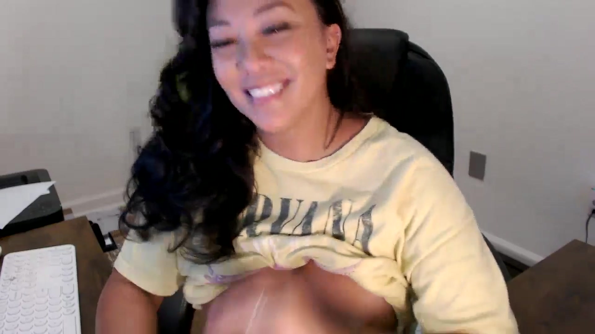 Gallery image thumbnail from MickaylaStar's myfreecams stream on, 09/16/2025, 16:03 image 9 of 20