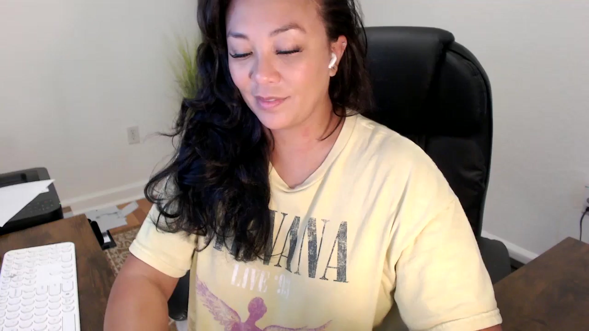 Gallery image thumbnail from MickaylaStar's myfreecams stream on, 09/16/2025, 16:17 image 12 of 20