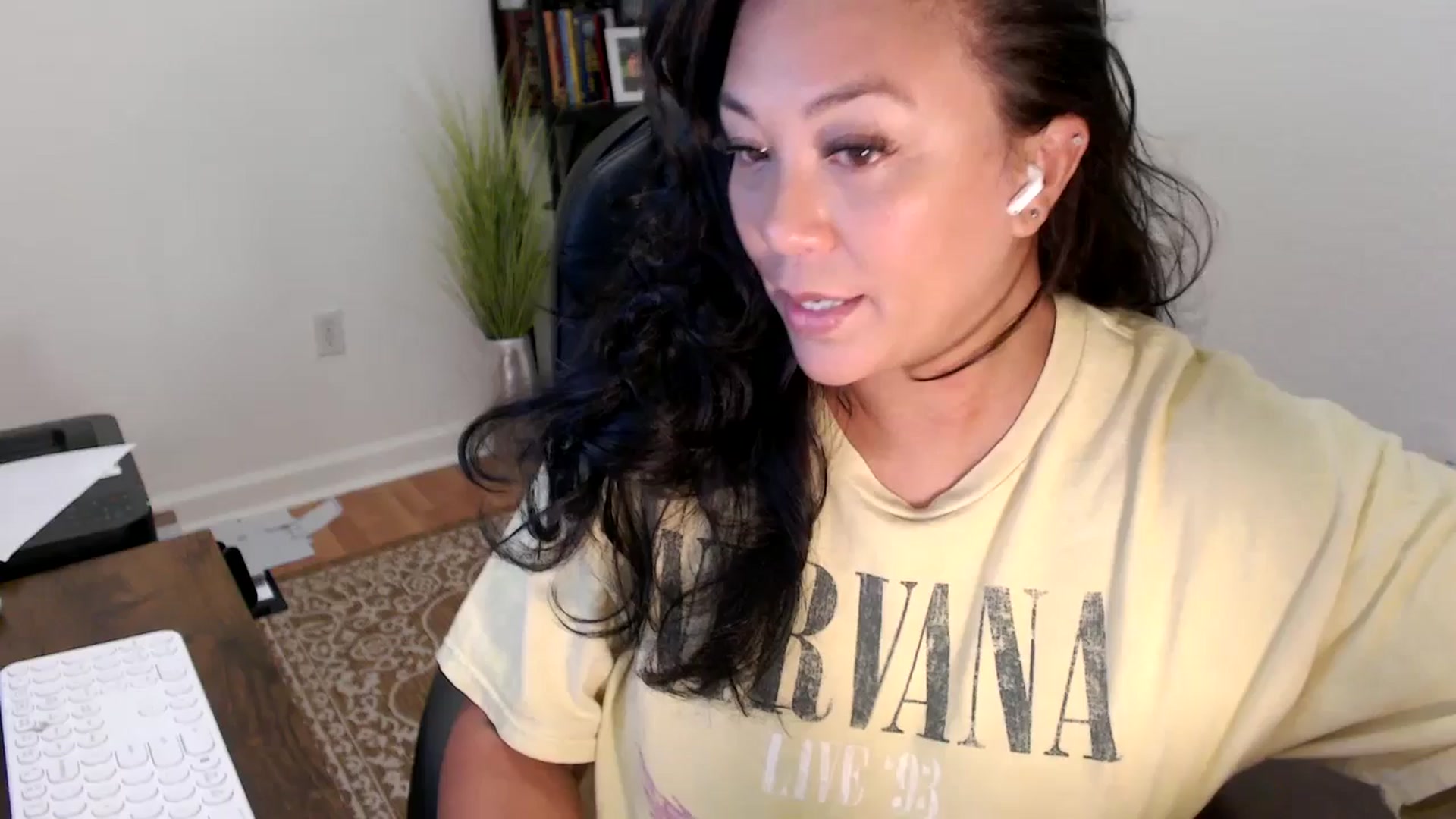 Gallery image thumbnail from MickaylaStar's myfreecams stream on, 09/16/2025, 16:17 image 18 of 20