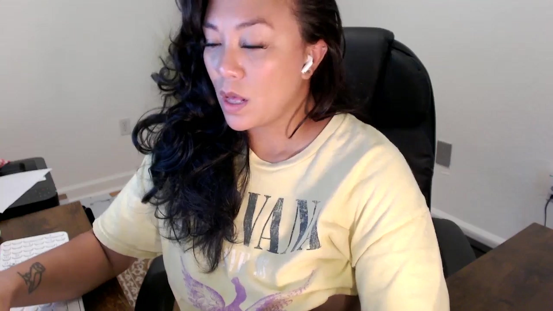 Gallery image thumbnail from MickaylaStar's myfreecams stream on, 09/16/2025, 17:06 image 18 of 20