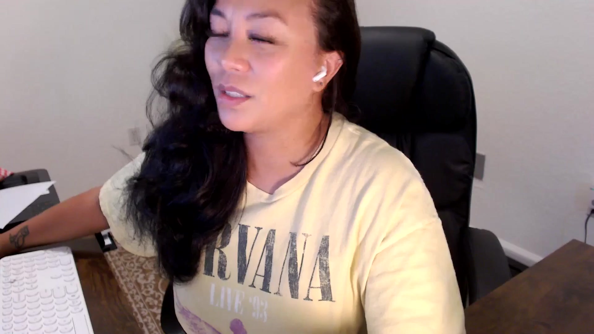 Gallery image thumbnail from MickaylaStar's myfreecams stream on, 09/16/2025, 18:05 image 4 of 20