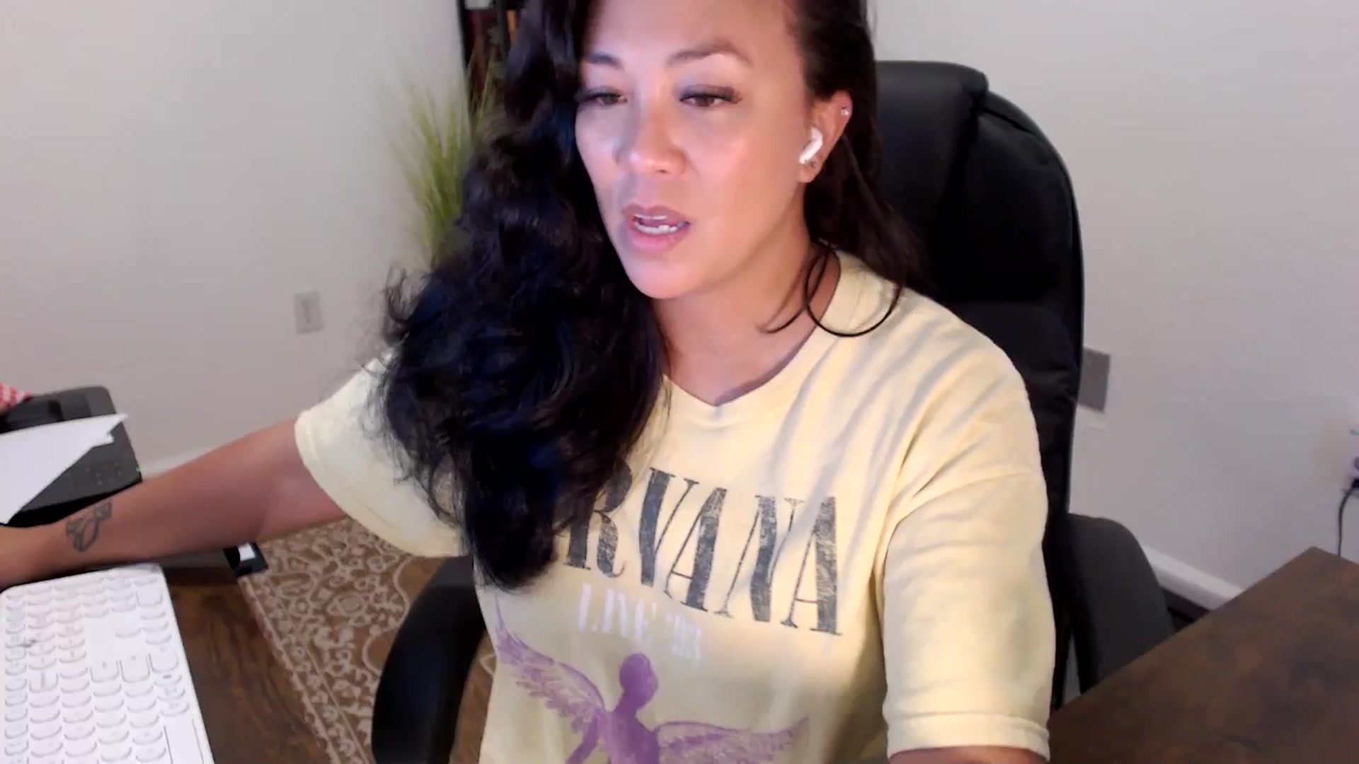 Gallery image thumbnail from MickaylaStar's myfreecams stream on, 09/16/2025, 18:05 image 1 of 20