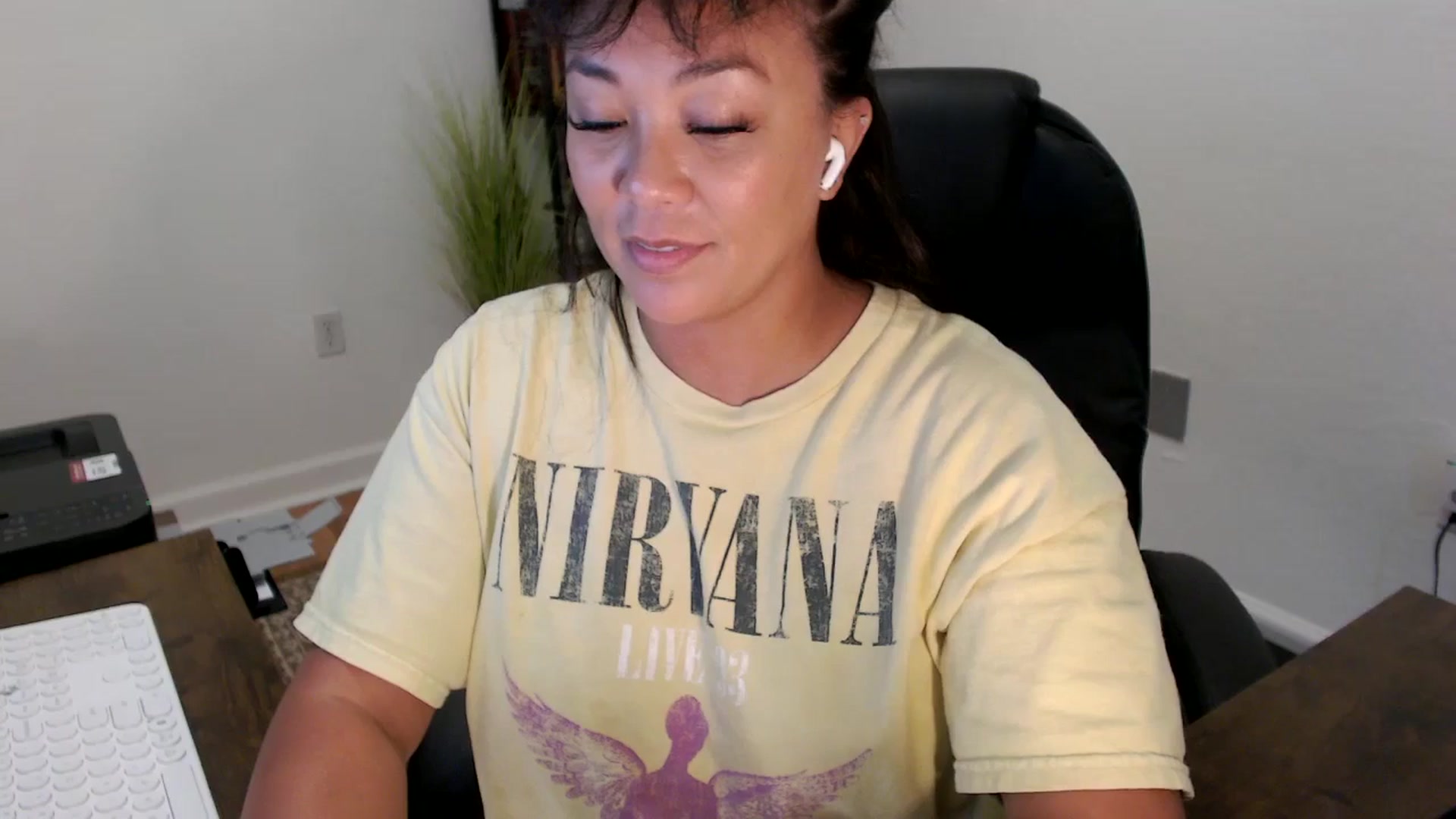 Gallery image thumbnail from MickaylaStar's myfreecams stream on, 09/16/2025, 19:59 image 1 of 20