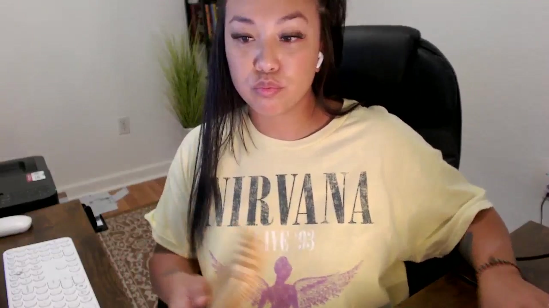 Gallery image thumbnail from MickaylaStar's myfreecams stream on, 09/16/2025, 19:59 image 7 of 20