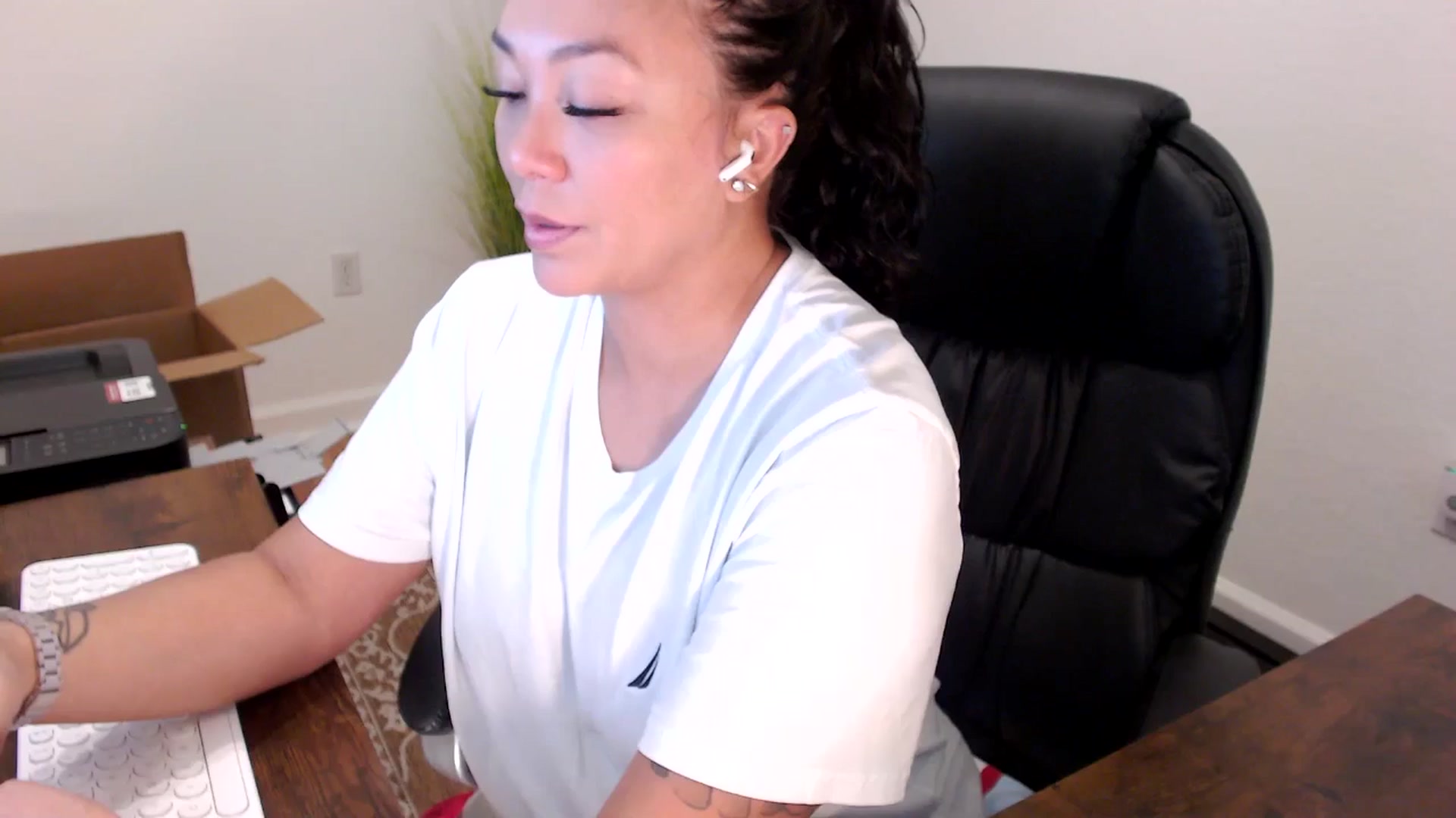 Gallery image thumbnail from MickaylaStar's myfreecams stream on, 09/26/2025, 14:38 image 15 of 20