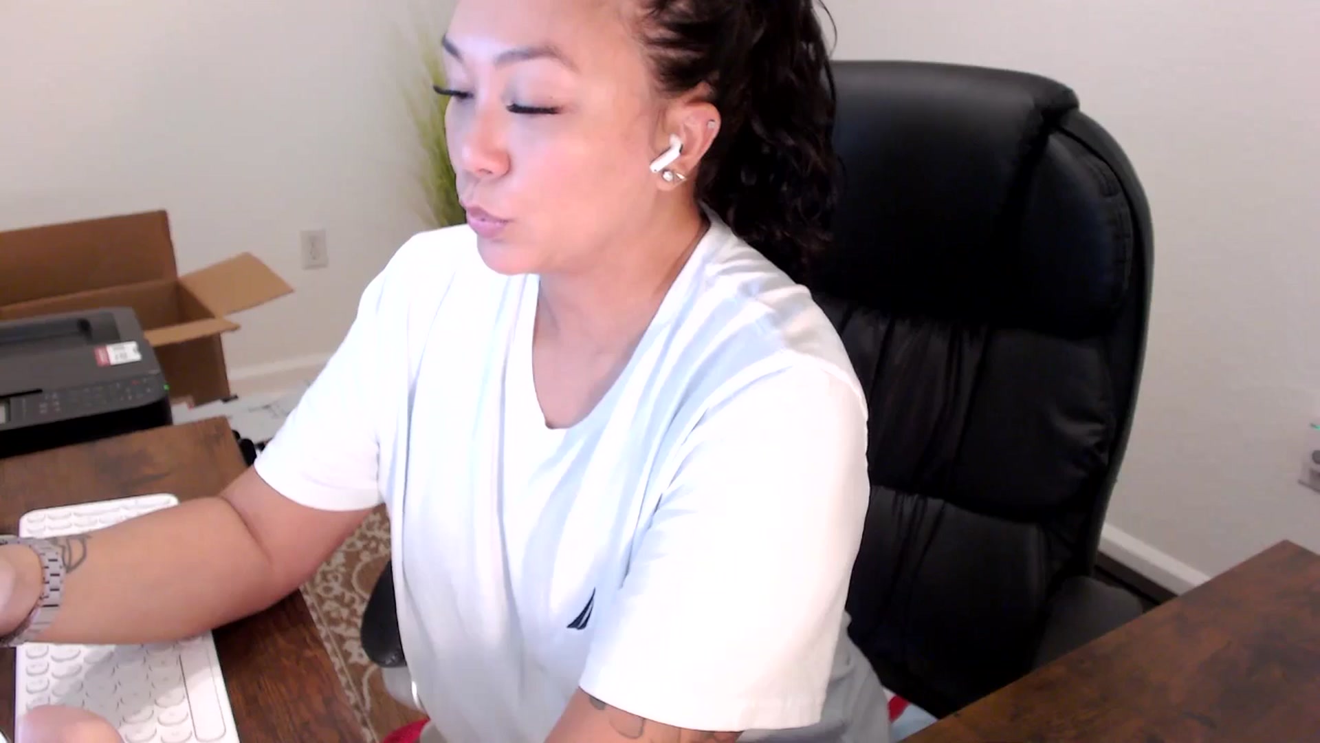 Gallery image thumbnail from MickaylaStar's myfreecams stream on, 09/26/2025, 14:38 image 17 of 20