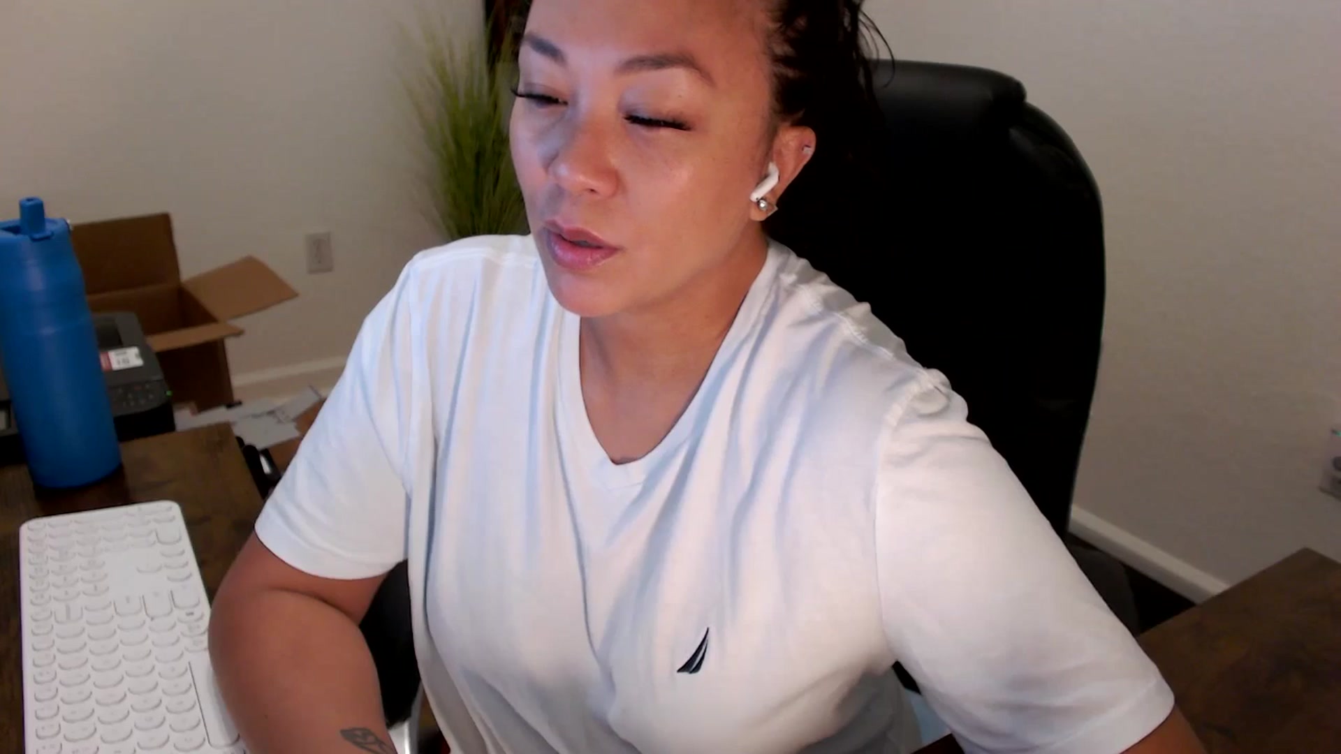 Gallery image thumbnail from MickaylaStar's myfreecams stream on, 09/26/2025, 14:38 image 3 of 20